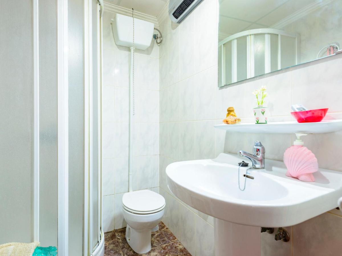 Baño con ducha individual