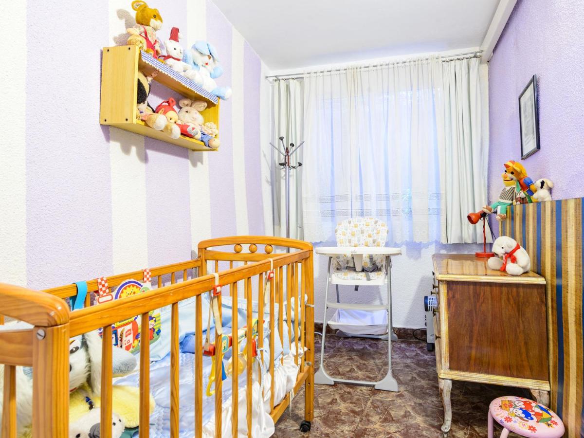 Zona bebé con cuna y trona incluidas