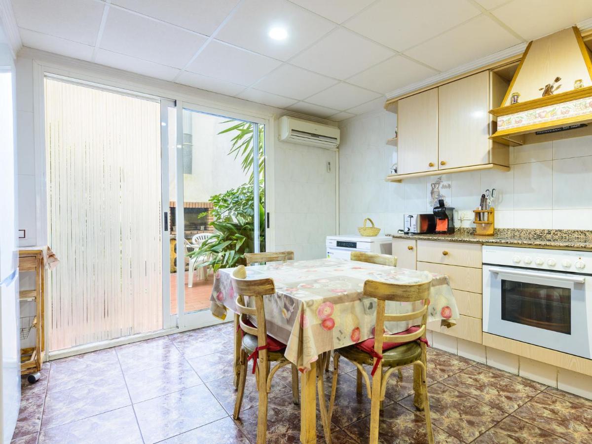 Cocina con acceso directo al patio-barbacoa