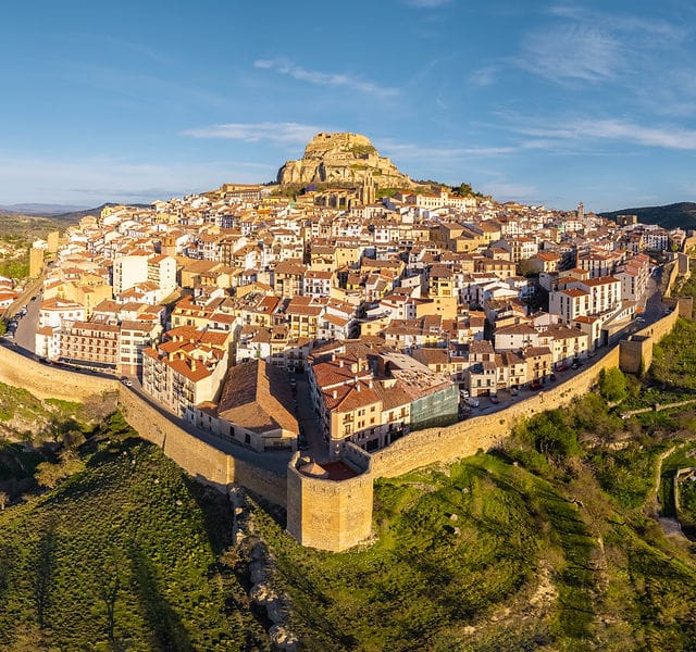 Morella — vista aérea ciudad medieval amurallada